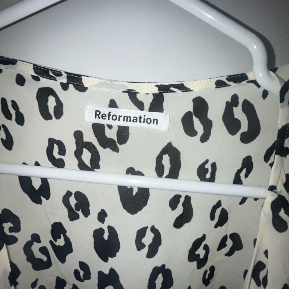 Reformation Melba Wrap Dress In Snow Leopard Adjustable - Picture 6 of 7